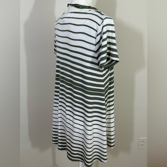 Jessica Simpson sz Md maternity top in olive and off white wandering stripes - Picture 8 of 15
